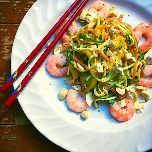 Thai mango prawn salad